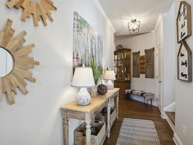 220 Lakeside Place