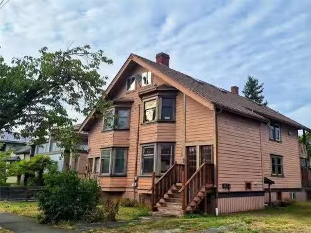 220 Michigan St, Victoria, BC, V8V 1R3 house for sale Listi.