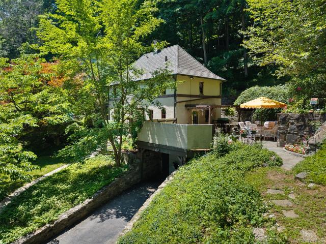 220 Mill River Road