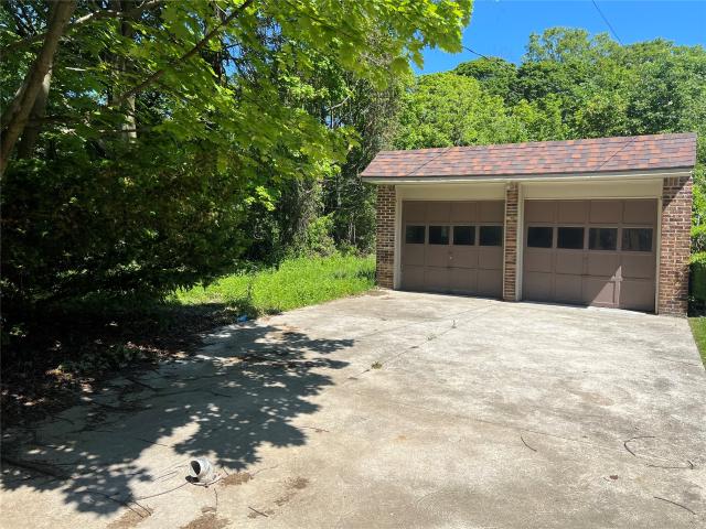220 norman way