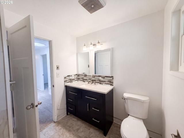 220 ne cambridge cir