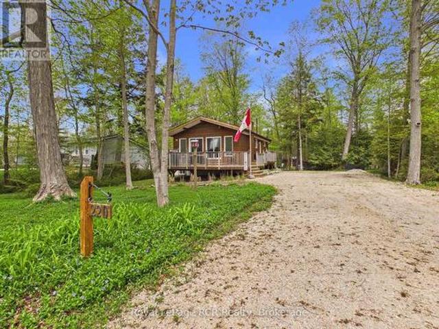 220 Shadywood Crescent, Huron Kinloss, ON, N2Z 2X3 house for sale | Listing ID X13168 | Royal LePage