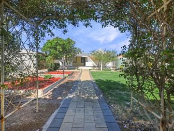 220 Sixth Street, Wonthella, WA 6530 House for Rent Geraldton | Dongara