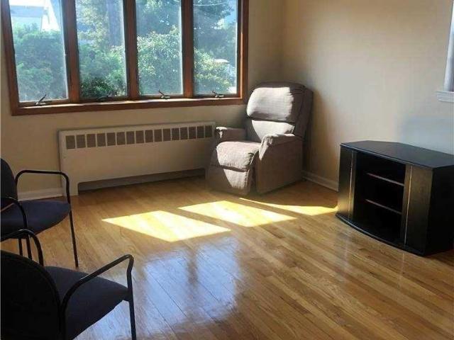 220 Pershing Pkwy, Mineola, NY 11501 | MLS #962874