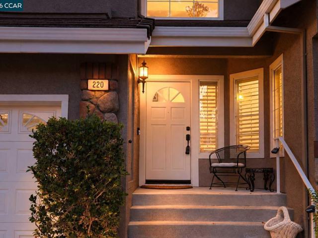 220 Promenade Ln
