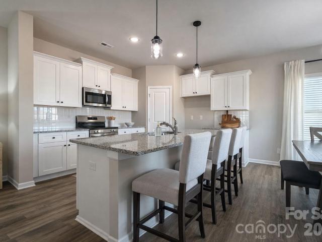 220 Roxanna Court