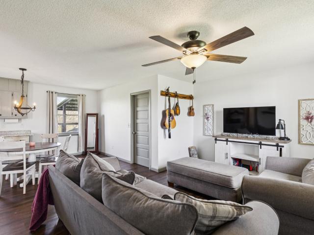 220 W Main St