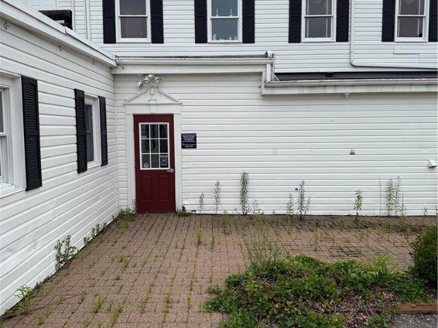 220 W Main St