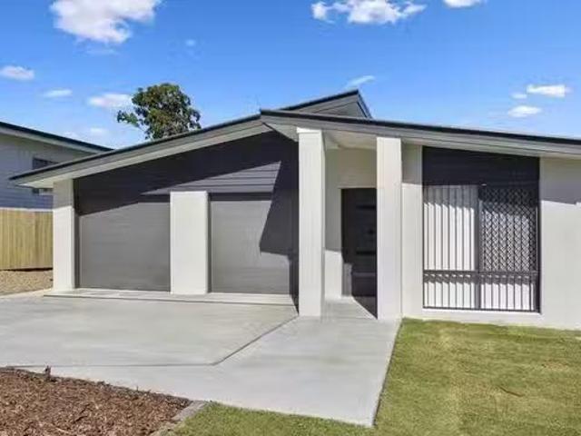 2/20A Jimmieson Avenue, Labrador, QLD 4215