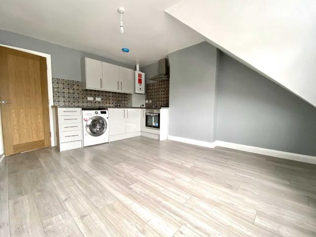 220B St. Johns Road, Hemel Hempstead, Hertfordshire HP1, 1 bed flat to rent, £1,150 pcm | PrimeLocation