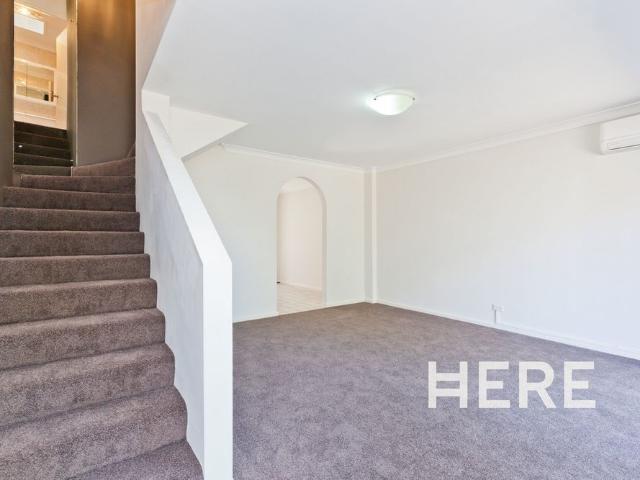 2/214 Carr Place, LEEDERVILLE WA 6007