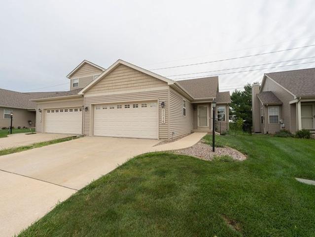 2214 Pebblebrook Ln, Urbana, IL 61802