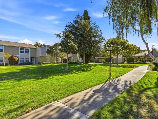 2214 Saint Claire Court
