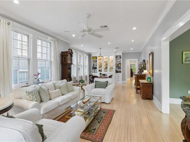 2215 Calhoun Street