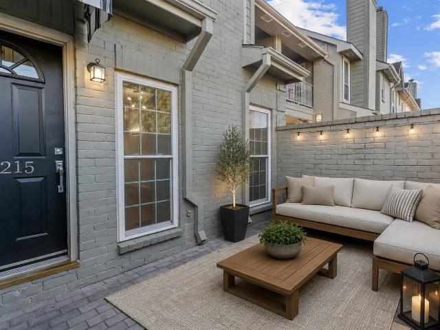 2215 Stanford Street 2215