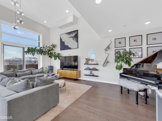 2216 W Armitage Avenue # 4D