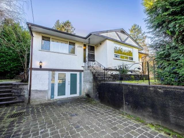 2217 Clarke Street, Port Moody, BC, V3H 1Y6 house for sale | Listing ID R3084 | Royal LePage