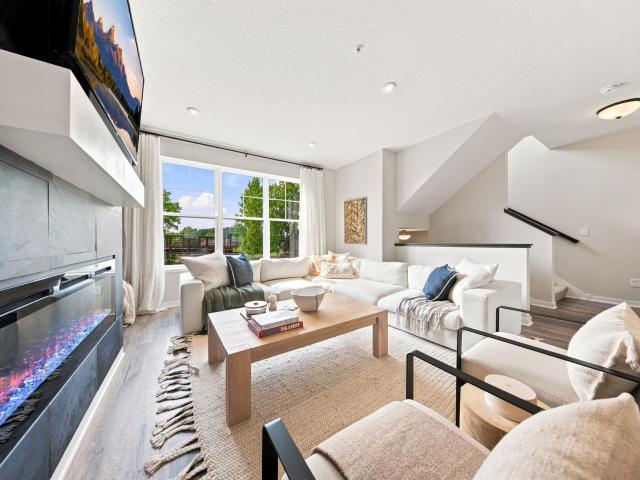 2217 Gateway Curve