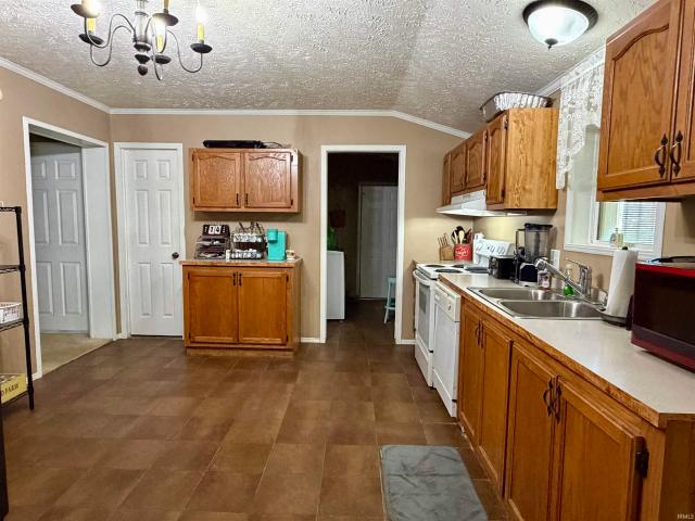 2217 W Willow Lane