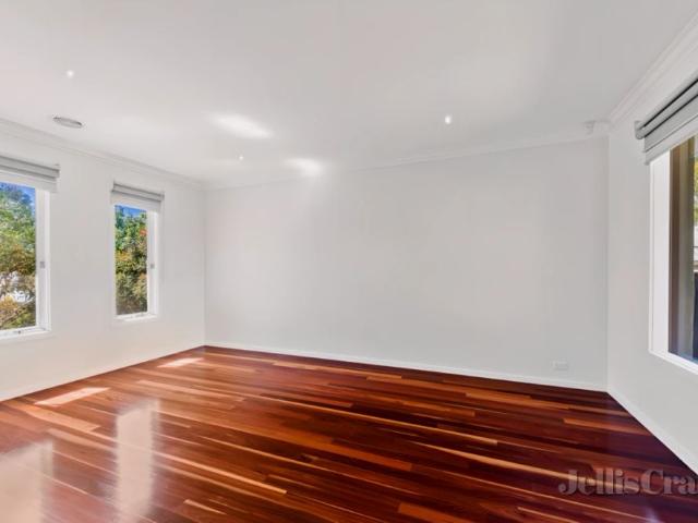 2/219 Mountain View Road, Greensborough, Melbourne