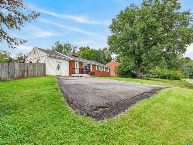 2219 Greenbrier Dr