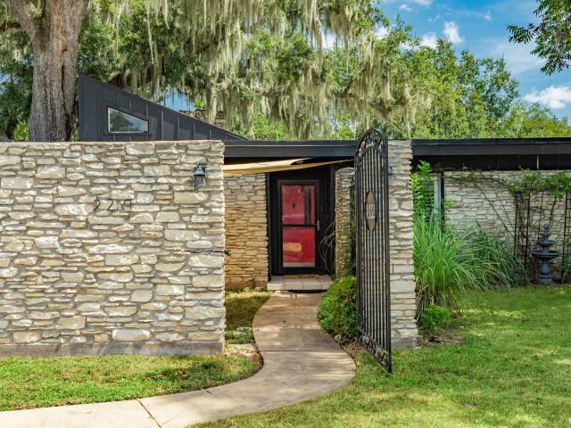 2219 River Oaks Drive