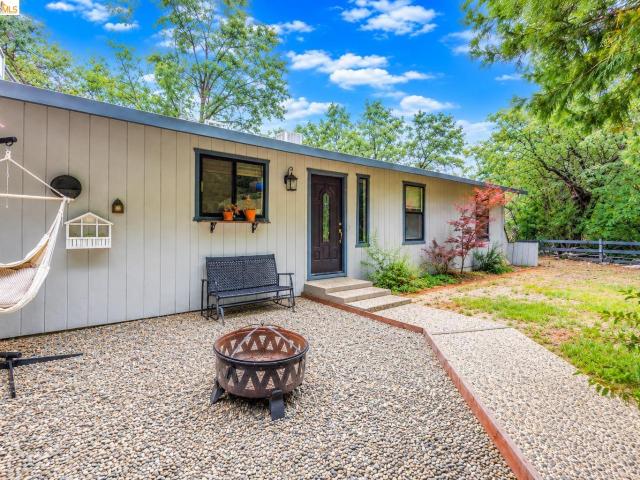 22100 Thunderbolt Dr