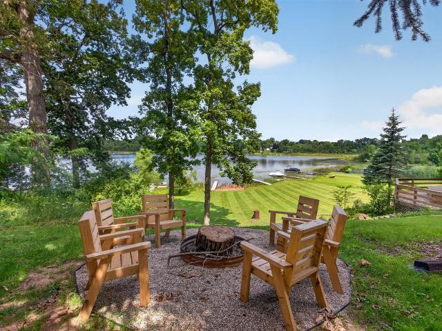 2210 Lakeview Drive