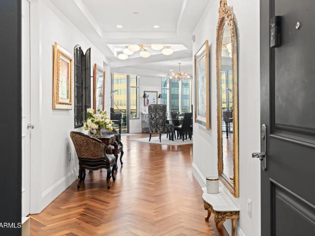 2211 e camelback road # 902
