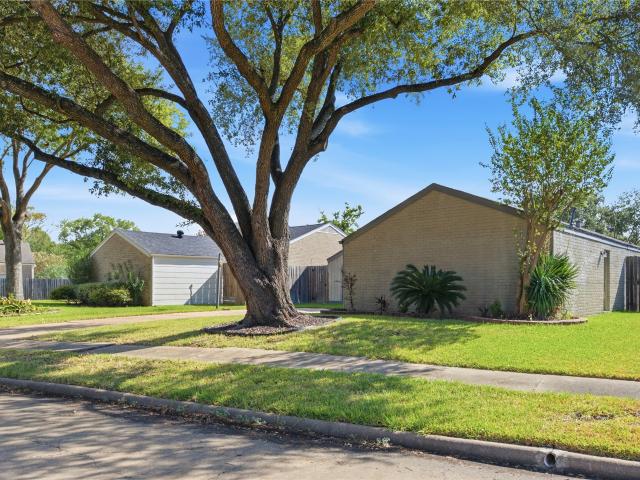2211 Kinbrook Drive