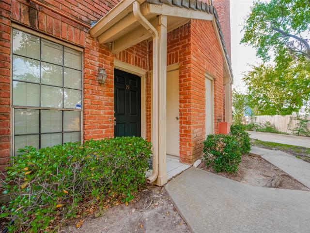 2211 S Kirkwood Road 19