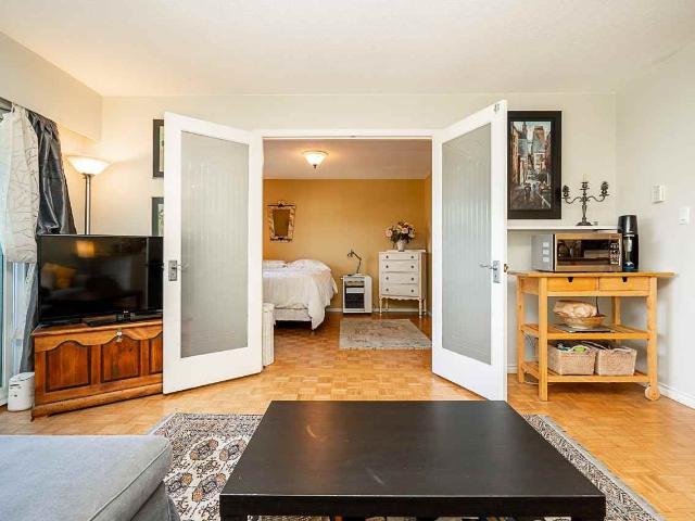2211 West 5th Avenue apartment — Vancouver, BC 1 Bedroom 1 Bedroom