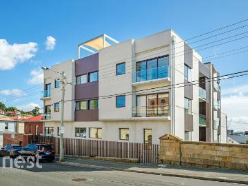 2/212 Collins Street HOBART
