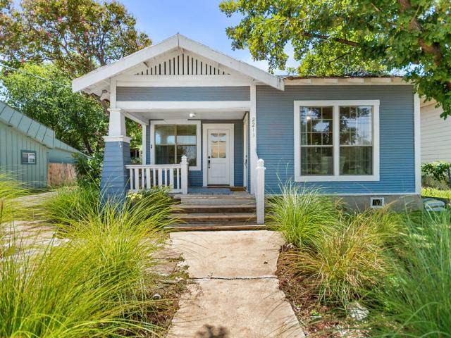 2213 N Flores Street, San Antonio, US, TX