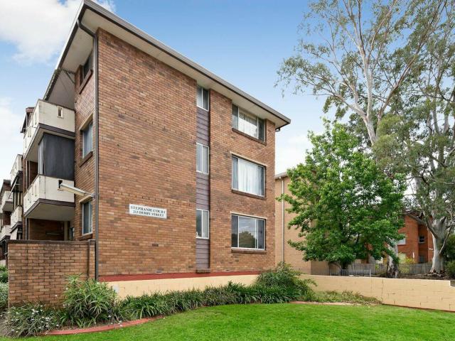 2/213 derby street, penrith nsw for rent lj hooker