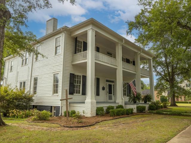 221 3rd St S, Columbus, MS