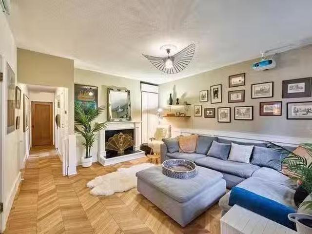 221 23Rd Street W, North Vancouver, BC, V7M 2B4 house for sa.