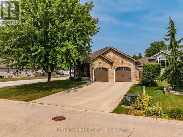 221 2Nd Avenue W, Owen Sound, ON, N4K 0A6 house for sale | Listing ID X13619 | Royal LePage