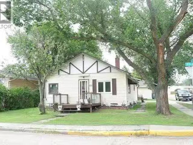 221 7Th Avenue W, Assiniboia, SK, S0H 0B0 house for sale Li.