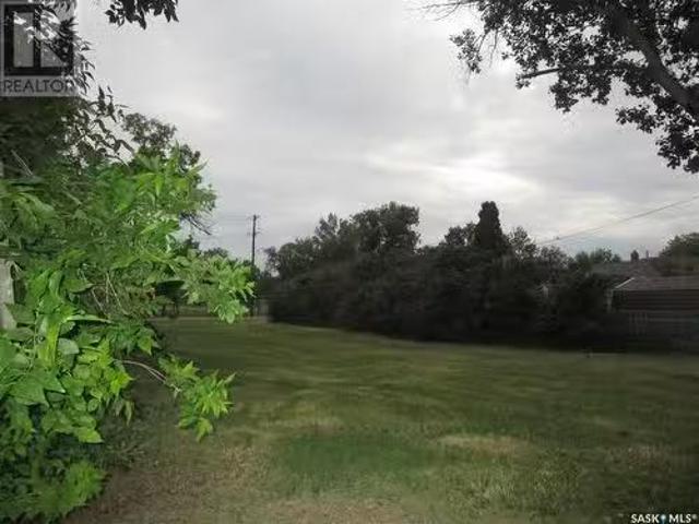 221 7Th Avenue, Assiniboia, SK, S0H 0B0 vacant land for sale.