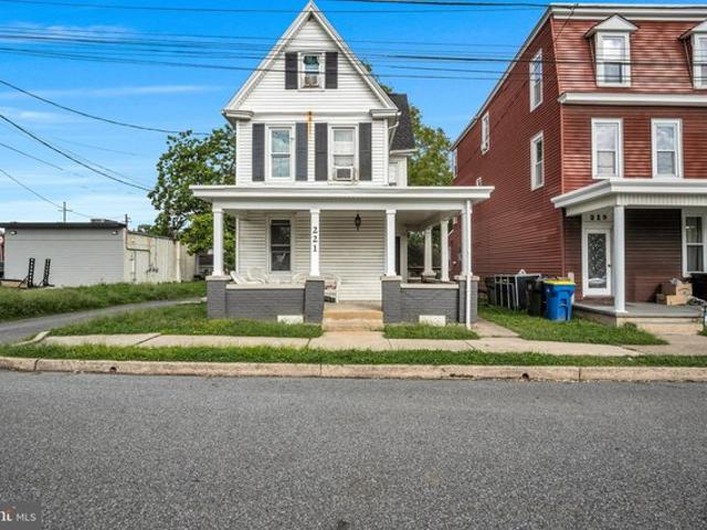 221 7th St, New Cumberland, PA 17070
