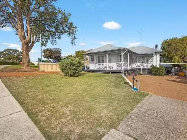 221 Clarke Street East, Carey Park, WA 6230