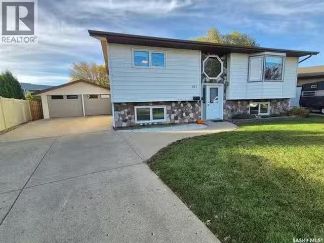 221 Bean Crescent, Weyburn, SK, S4H 3A3 house for sale List.