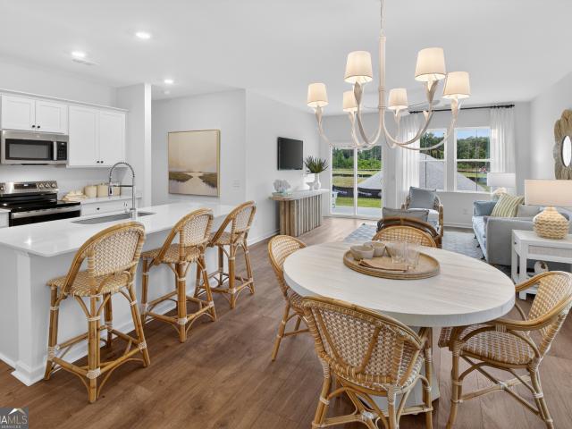 221 Breeze Way