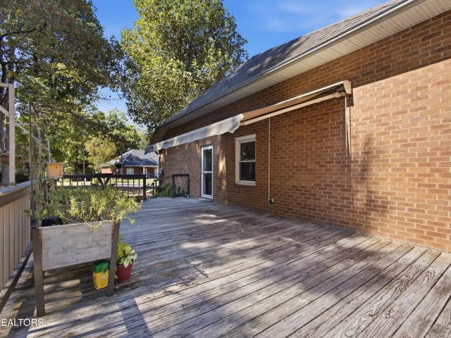 221 Brentwood Way