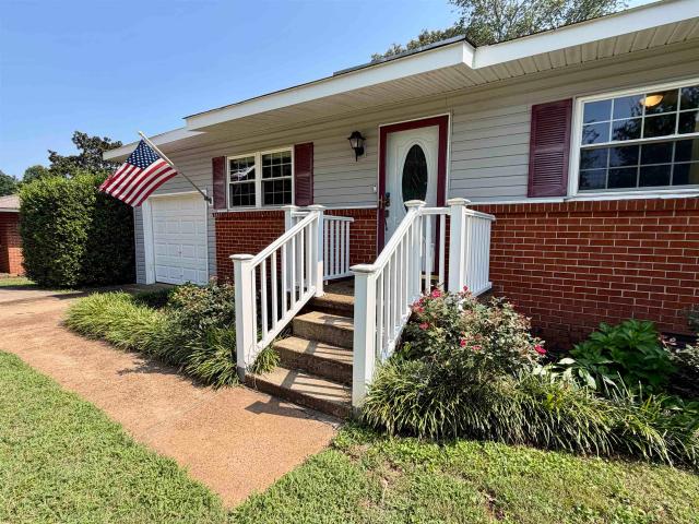 221 Davis Ave