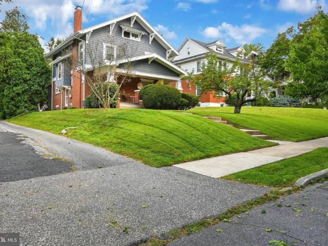 221 E Areba Avenue