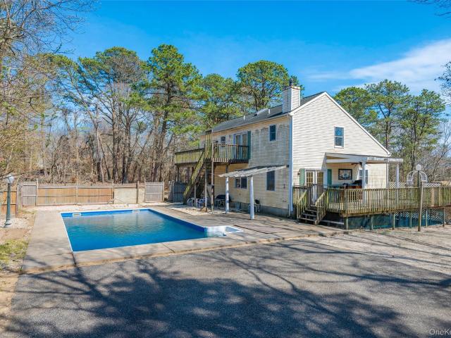 221 E Montauk Highway