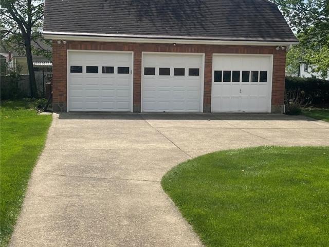 221 E Muntz Ave