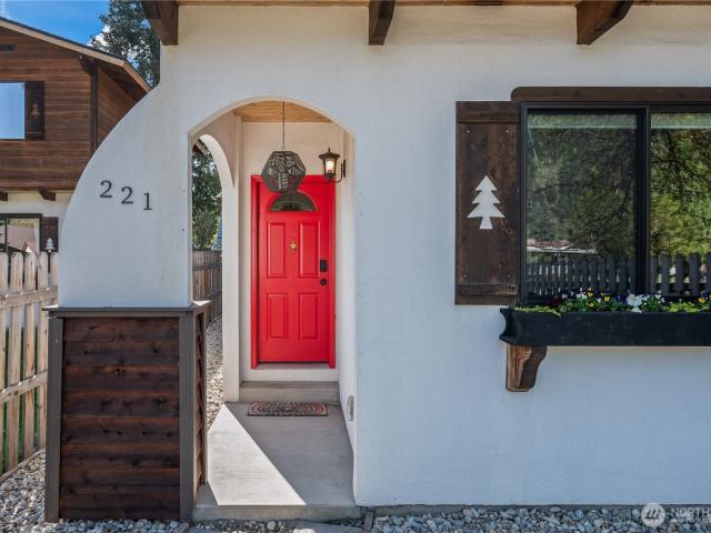 221 Evans Street
